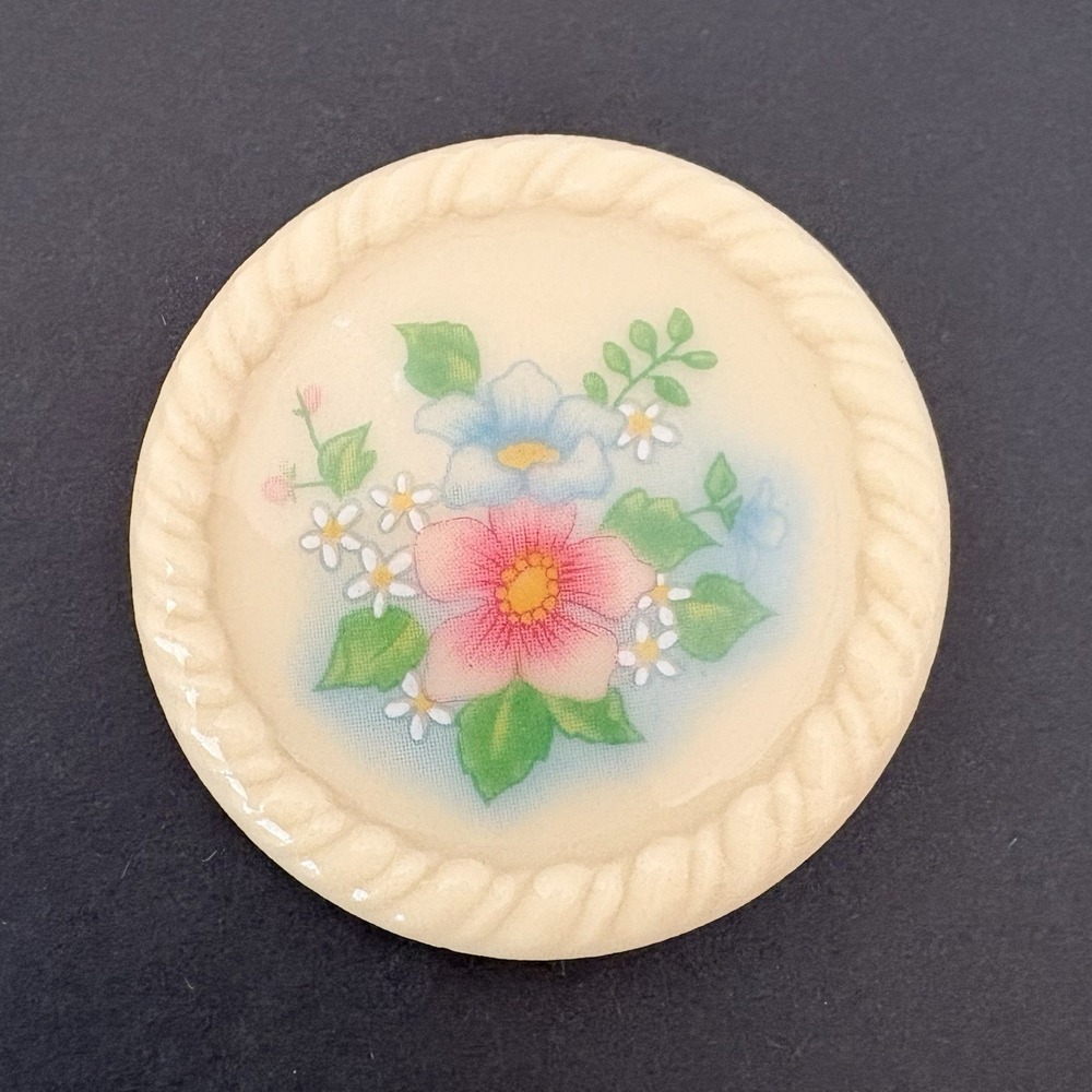 Vintage 1984 Avon Spring Bouquet Floral Cream Flower Disc Brooch Pin